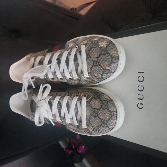Gucci Beidge and Brown Sneakers with Signature Style - Picture 3 of 3